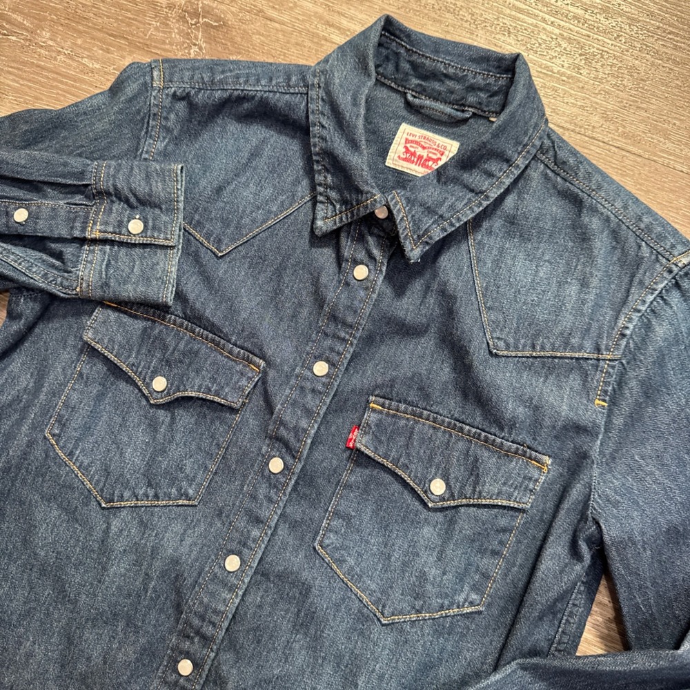 Levis Shirt Womens XS Blue Denim 100% Cotton Pearl Snap Rodeo Cowgirl Western